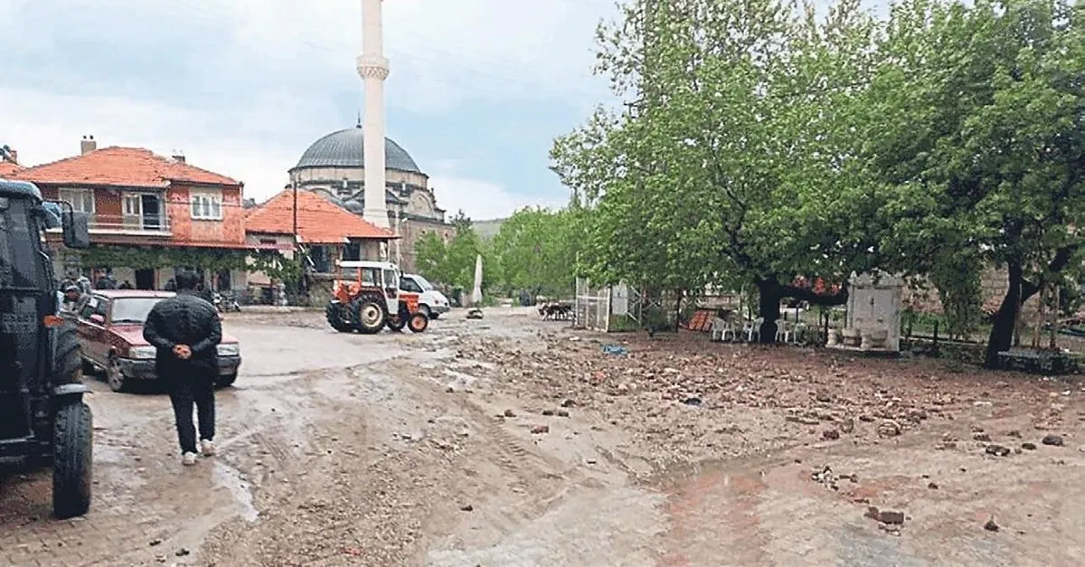 CHP’li Belediye Alt Yapı Sorunlarıyla Gündemde: Vatandaş Çamur İçinde Kaldı