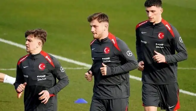Fenerbahçe'nin Milli Yıldızı, Galatasaray'la Anlaşarak Futbol Dünyasını Sarstı