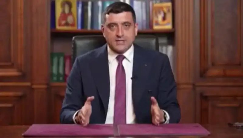 Romanya'da Seçimlerde Aşırı Sağcı Aday, İlk Turda Çarpıcı Bir Başarı Elde Etti