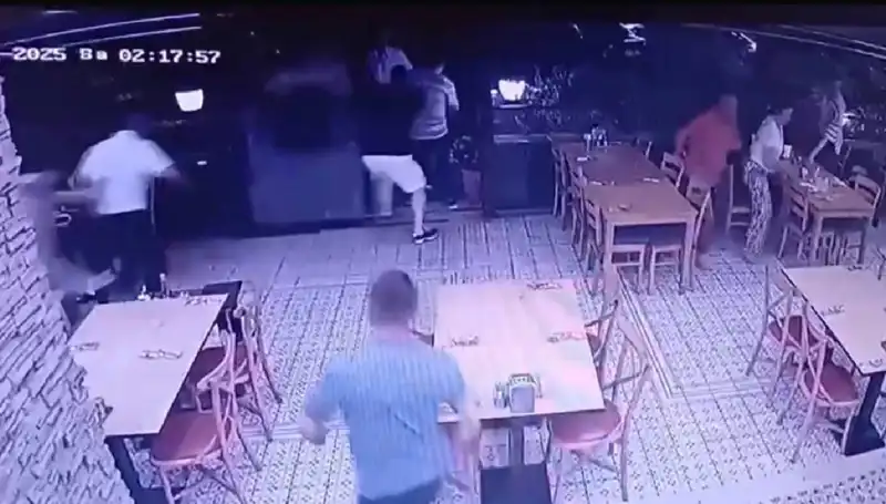 Depremin Korkutucu Anı: Güvenlik Kamerası Kayıtları Ortaya Çıktı!