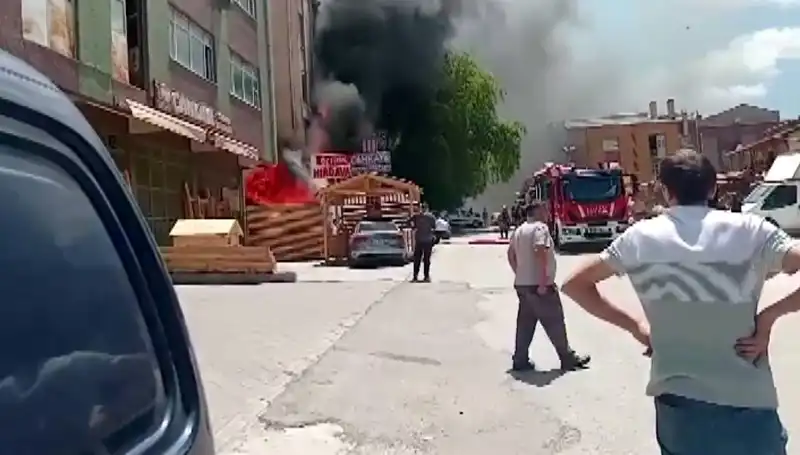 Ankara'da Yangın: İş Yerlerini Korkutan Alevler Neden Yükseldi?