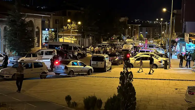 İki Ailenin Tartışması Kanlı Bitti: 3 Yaralı Var