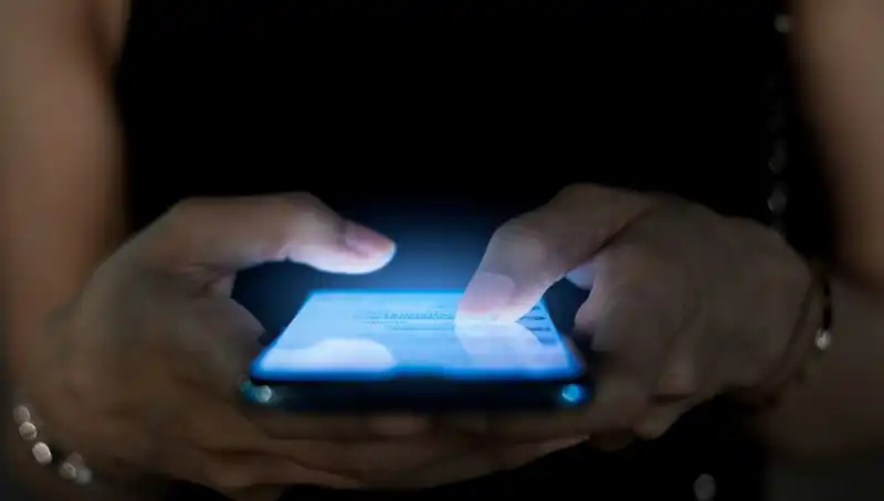 Narsisizmin Gizli Belirtisi: Telefon Alışkanlıklarımızı Keşfetmek