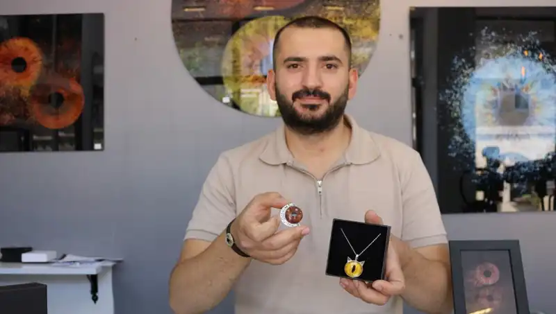 Işık ve Sanatın Buluşması: İris Fotoğraflarıyla Takı ve Tablo Tasarımı