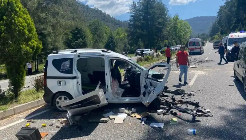 Marmaris'te Feci Kaza: Savaş Alanına Dönen Yolda Hayatını Kaybedenler Var!