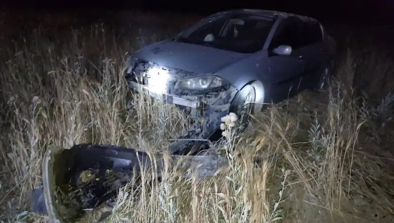 Burdur’da Otomobil Tarlaya Uçtu, İki Kişi Yaralandı: Olayın Ayrıntıları!