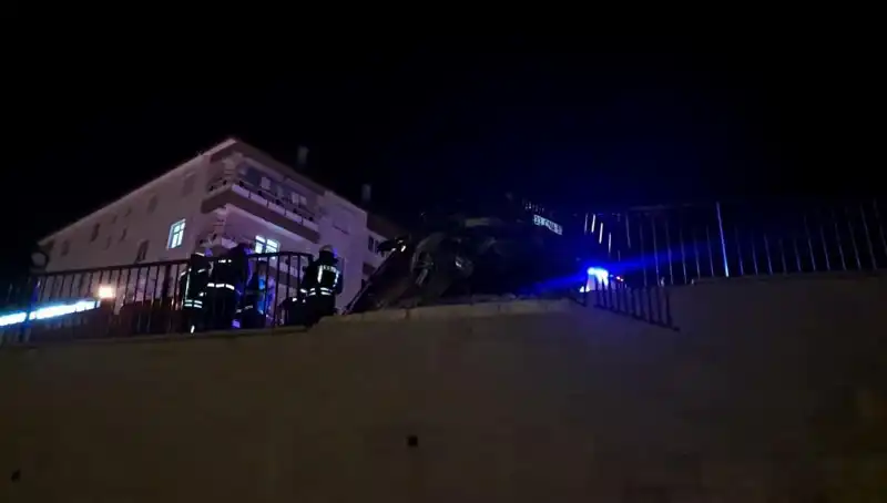Kontrolden Çıkan Araç Bariyere Çarpınca Sinema Gibi Anlar Yaşandı
