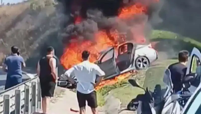 : TEM Otoyolu'nda Feci Kaza: Otomobil Kül Oldu!