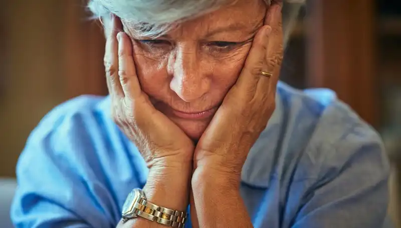 40’lı Yaşlarının Başında Alzheimer: Erken Uyarı İşaretleri Göz Ardı Edildi