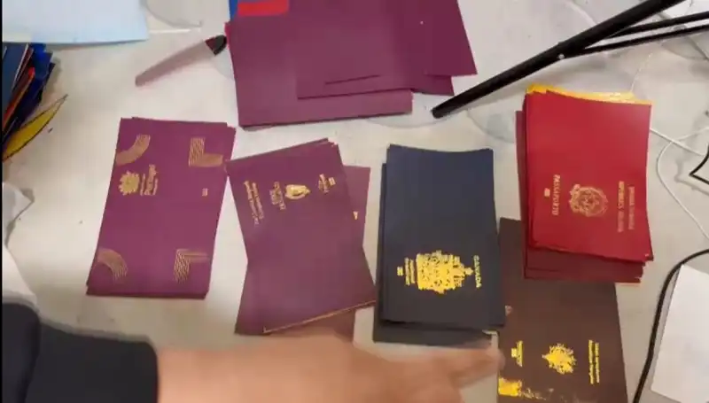 Sahte Kimlik Üreticilerine Dev Operasyon: Pasaport ve Vize Faaliyetleri Kırılıyor!
