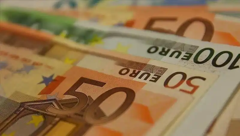 Euro'nun Rekor Zirvesinden Düşüşü: Neler Oluyor?