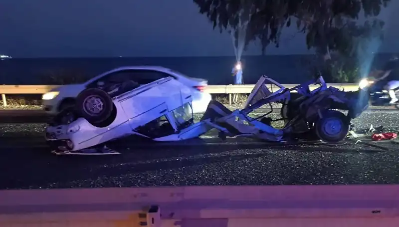 Otomobilin İkiye Bölünmesi: Feci Kaza Sonrası 1 Ölü, 1 Yaralı!