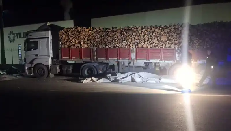 Brandayı Toplayan TIR Sürücüsüne Otomobil Çarpması Sonrası Yaşananlar