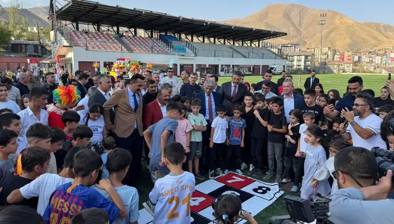 Anadolu Şenliği Hakkari’de Renkli Etkinliklerle Coşku Dolu Başladı