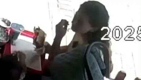 Saçını Tostunun İçine Koyan Genç Kadın, Şaşırtan Açıklamasıyla Olay Yarattı!