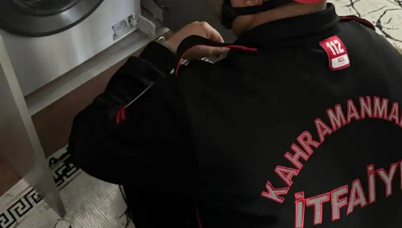 Kedicik Çamaşır Makinesine Sıkıştı: İtfaiye Ekipleri Zamanla Yarıştı