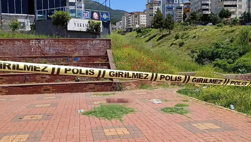 Kahramanmaraş'ta Bıçaklı Kavga: Bir Kişi Ağır Yaralandı, Sokaklar Karıştı!
