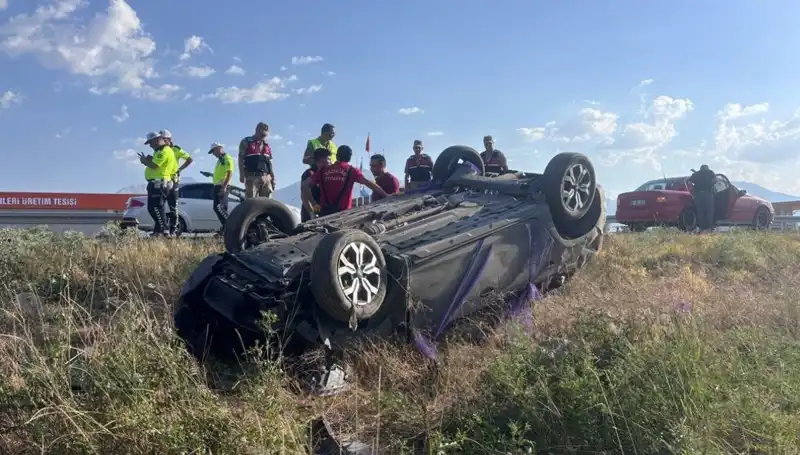 Nişan Töreninden Dönüş Yolunda Acı Kaza: 1 Ölü, 4 Yaralı