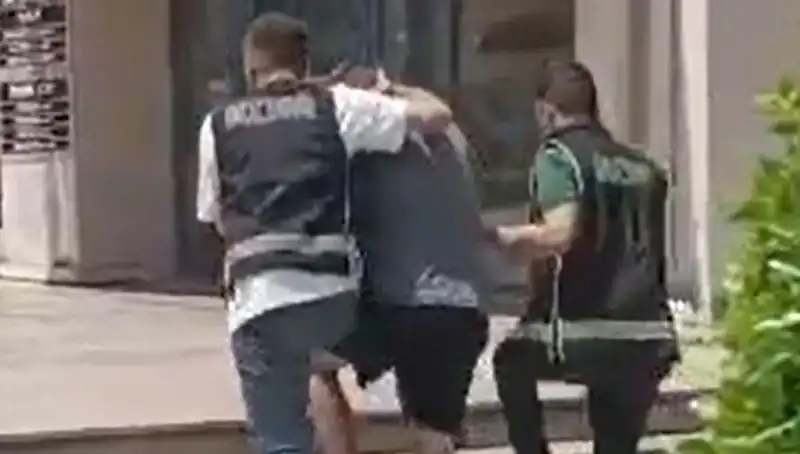 Sahte Döviz Kullanarak Alışveriş Yapan Turist Ülkesine Gönderildi