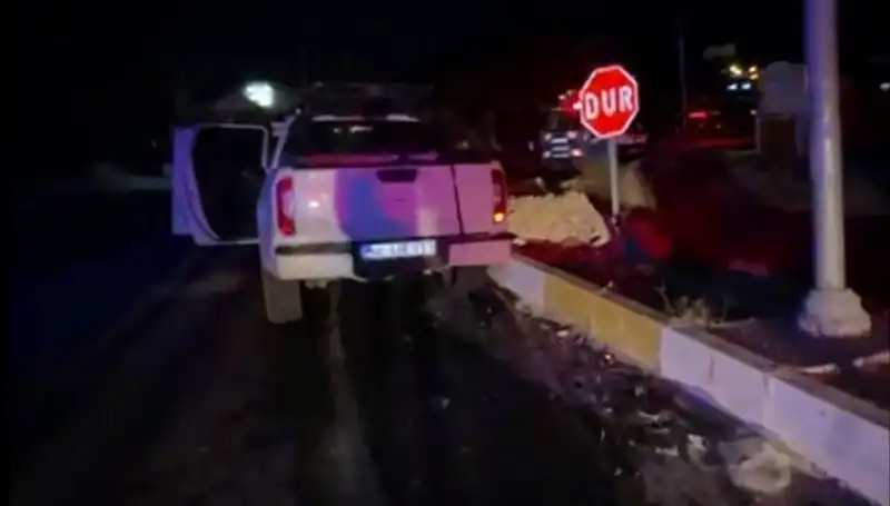 İzmir'de Feci Trafik Kazası: Kamyonet ile Hafif Ticari Araç Çarpıştı, 7 Yaralı!