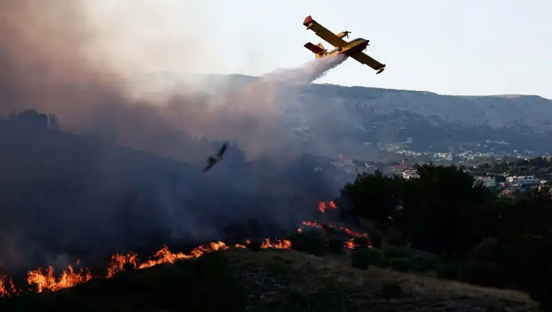 Sakız Adası'ndaki Orman Yangını Kontrol Altına Alındı: Halkın Yüzü Güldü