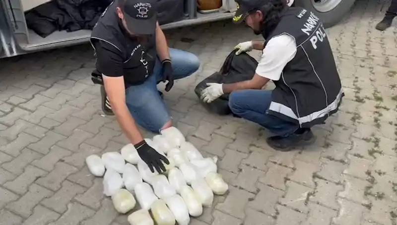 Yolcunun Valizinden Çıkan 13 Kilo Metamfetamin, Sınır Güvenliği Çökmüş Mü?