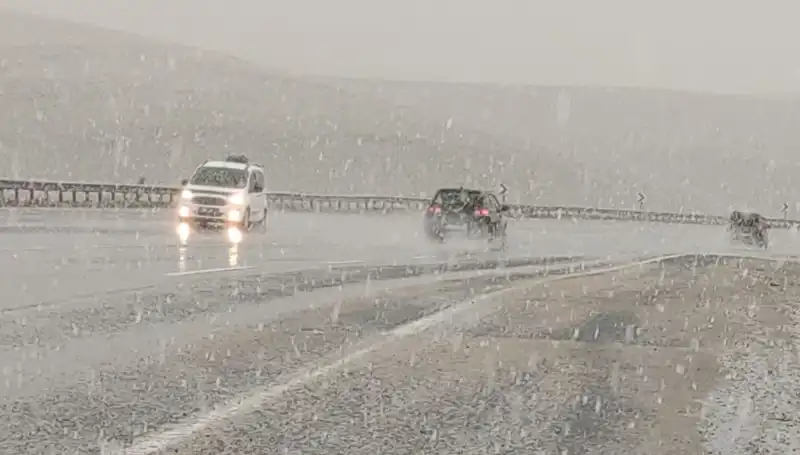 Nisan Ayında Kar Sürprizi: Bahar Gelirken Kış Bizi Buldu