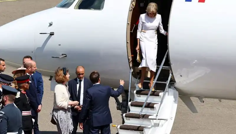 Macron Çiftinde Yeni Bir Kriz: Eşinin Dikkatsizliği Gündem Oldu