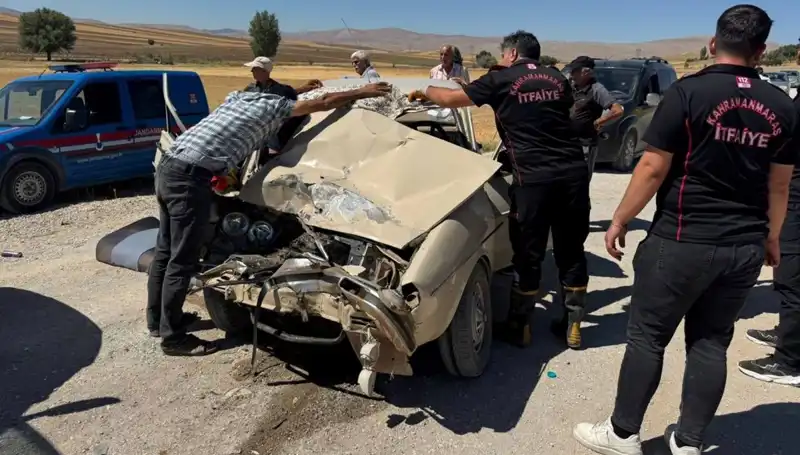 Kahramanmaraş'ta Kamyonet ile Otomobil Çarpıştı: Yaralılar Var!
