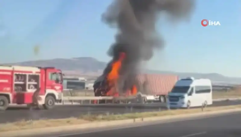 Ankara'da Feci Kaza: TIR Alev Alev Yandı, Olay Yeri Korku Dolu Anlara Şahittik