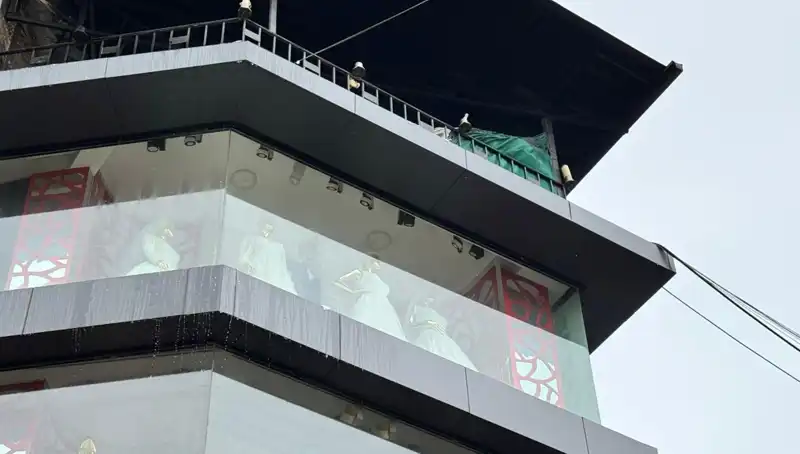 Giyim Mağazasındaki Yangın, Müşterileri Sokağa Dökerek Panik Yarattı