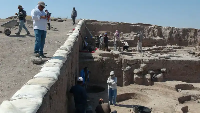 Oylum Höyük'te Kazı Çalışmaları Sıcak Havalara Rağmen Devam Ediyor
