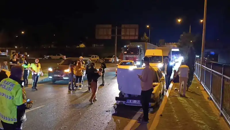 Otoyolda Kural Dışı Geri Dönüş: İki Çocuk Dâhil Dört Yaralı