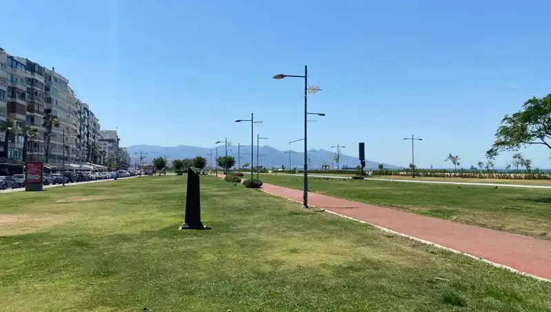 İzmir’de Sıcaklık Rekoru Kırıldı: Kordon Boş Kaldı, Yaz Bereketi Nerede?