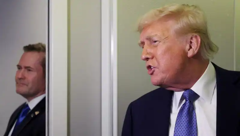 Trump'ın Görevden Alma Kararı: Mike Waltz Hakkında Şaşırtıcı Detaylar