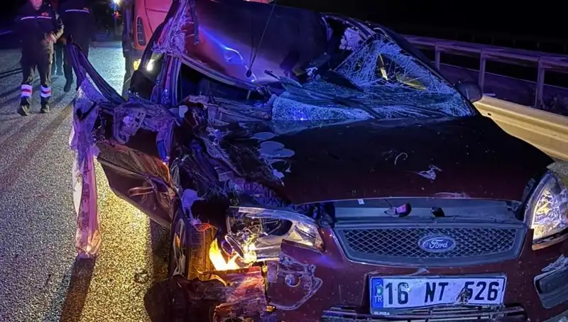 Afyonkarahisar'da Otomobil ve TIR Çarpıştı: Dört Kişi Yaralandı