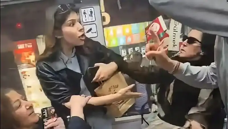 Tramvayda Yaşanan Kadınlar Arası Kavga Gözleri Kamaştırdı!
