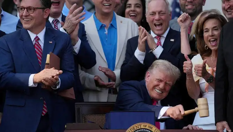 Trump, "Büyük ve Güzel Yasa Tasarısı"nı İmzaladı: Ekonomi İçin Yeni Bir Dönem Mi?