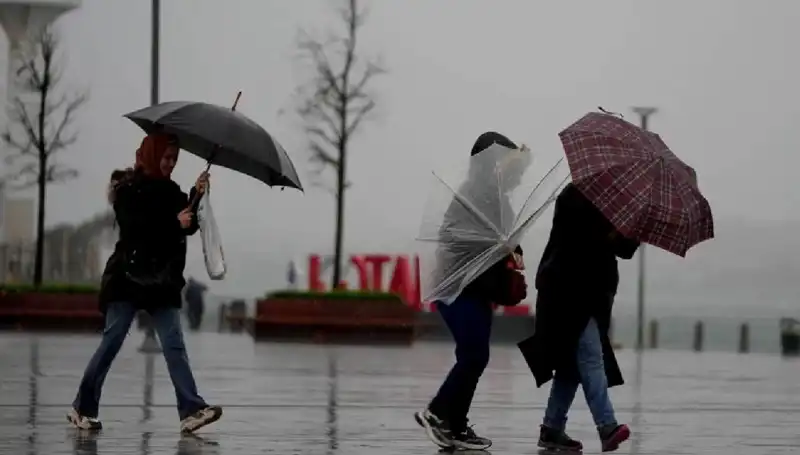 Türkiye'nin İki Bölgesi İçin Kuvvetli Sağanak Uyarısı: Hazırlıklı Olun!