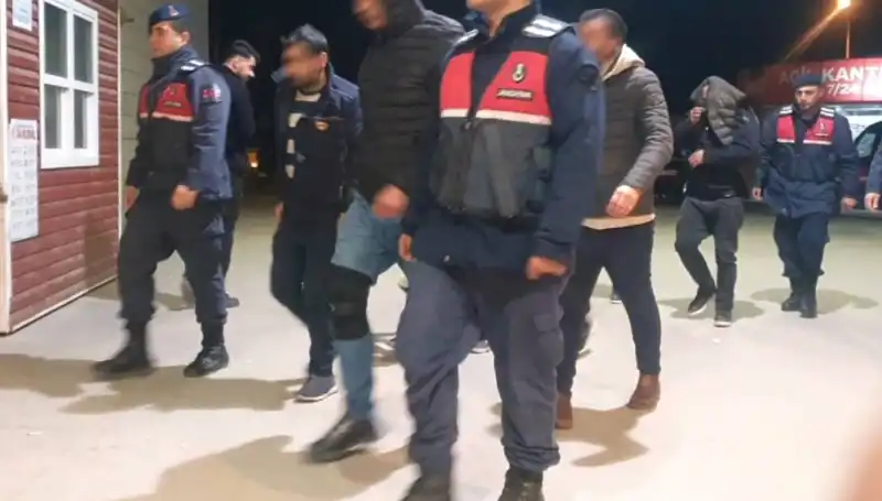 Bağ Evinde Uyuşturucu Partisine Şok Baskın: Yaklaşık 100 Kişi Gözaltında