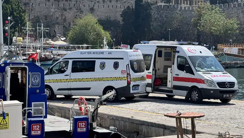 Antalya Plajında Şok Edici Olay: Denizde Erkek Cesedi Bulundu
