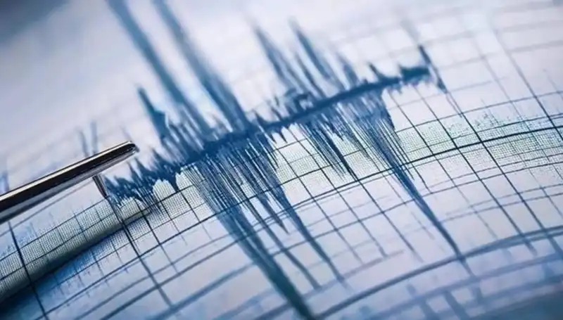 Antalya'da 3.9 Büyüklüğünde Deprem: Bölge Halkında Korku ve Endişe