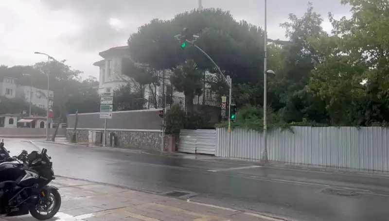İstanbul'da Sağanak Yağış: Şehir Nefes Aldı, Sıcaklar Geride Kaldı