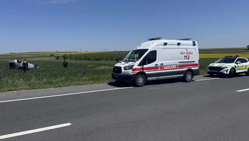 Edirne’de Trafik Kazası: Devrilen Araçta Yaralılar Var!