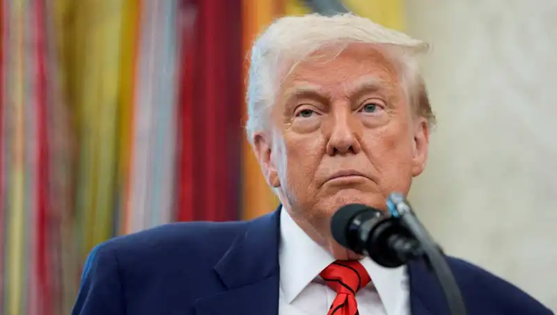Trump, G7 Zirvesini Bırakıp Beyaz Saray'da Acil Toplantı Yapmaya Gitti
