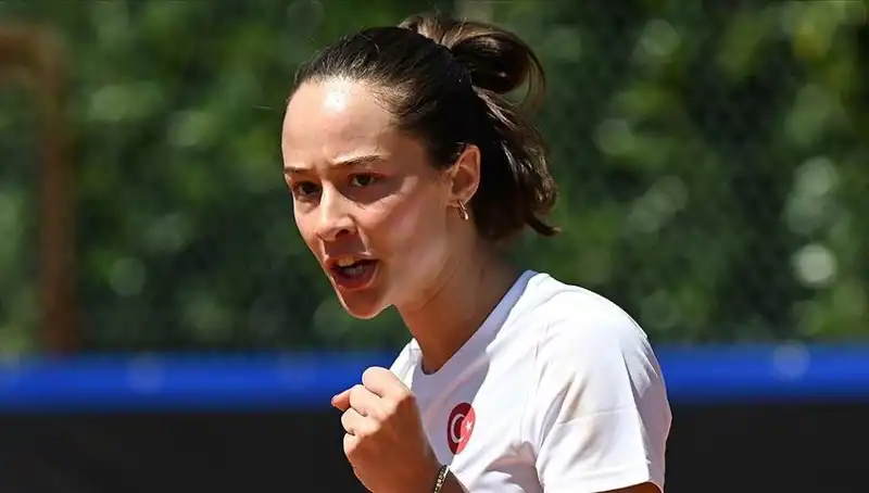 Milli Tenisçi Zeynep Sönmez, Finalde Tarih Yazarak Zafer Peşinde