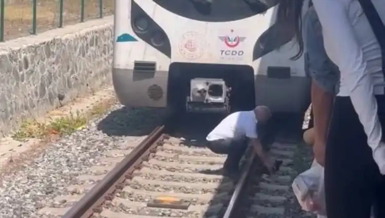 Raylardaki Kediyi Fark Eden Makinist Marmaray'ı Durdu, Takdir topladı!