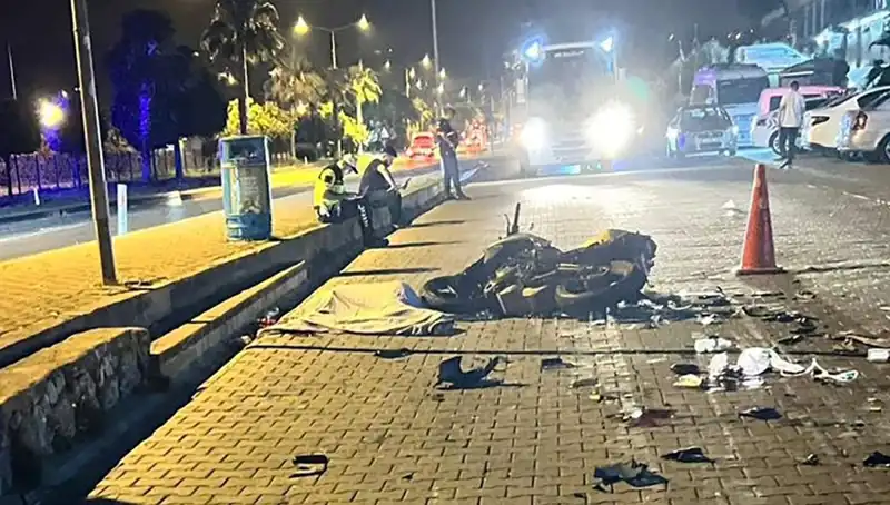 Alanya'da Motosiklet Kazası: Gençlerin Hayatını Karanlığa Gömmüş Bir Gece!