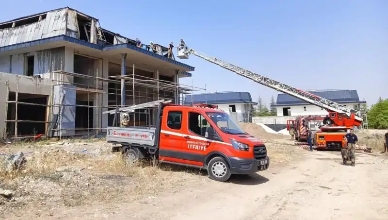 Ankara Gölbaşı'nda Villaları Korkutan Yangın: Canlı Yayında Panik Anları!