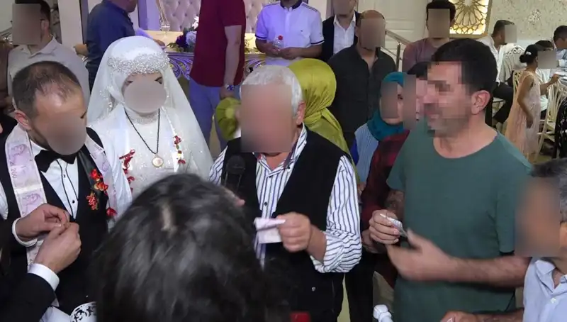Davetsiz Düğüne Katılan Hırsızın Utanç Verici Eylemi